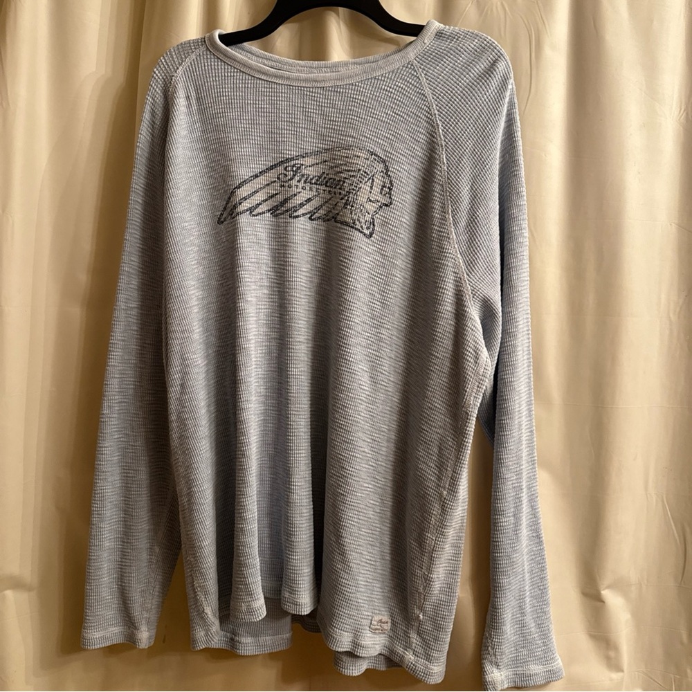 Light Gray Waffle-Knit Long Sleeve Crew Shirt with Chest Graphic